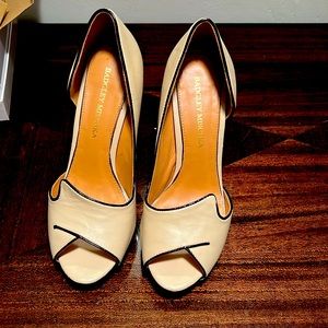 Badgley Mischka shoes size 7M.